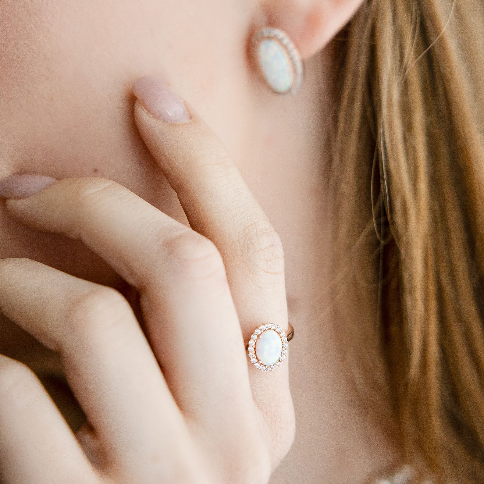 Damenring mit Opal und Zirkonia 2