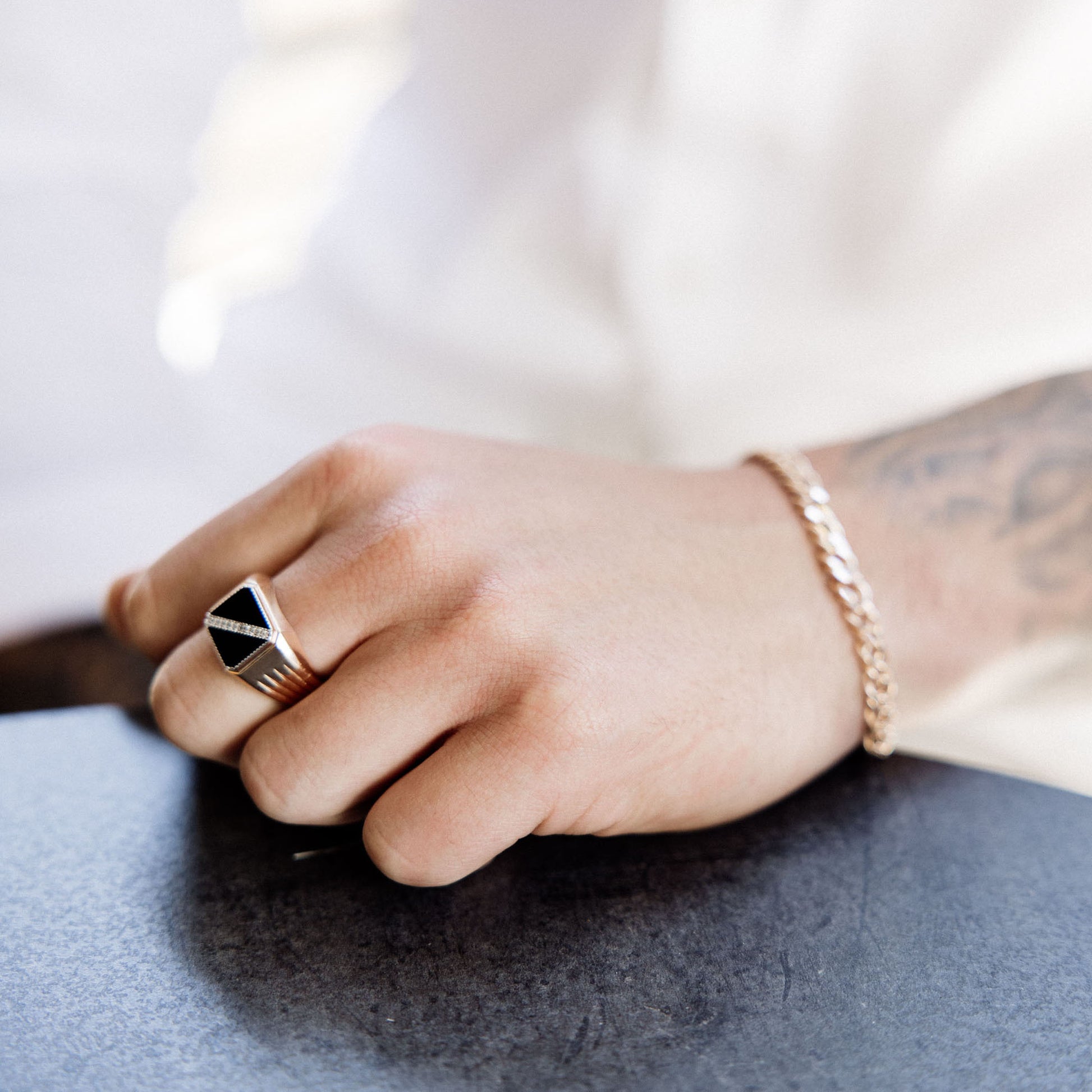 Herrenring mit Onix und Zirkonia 2