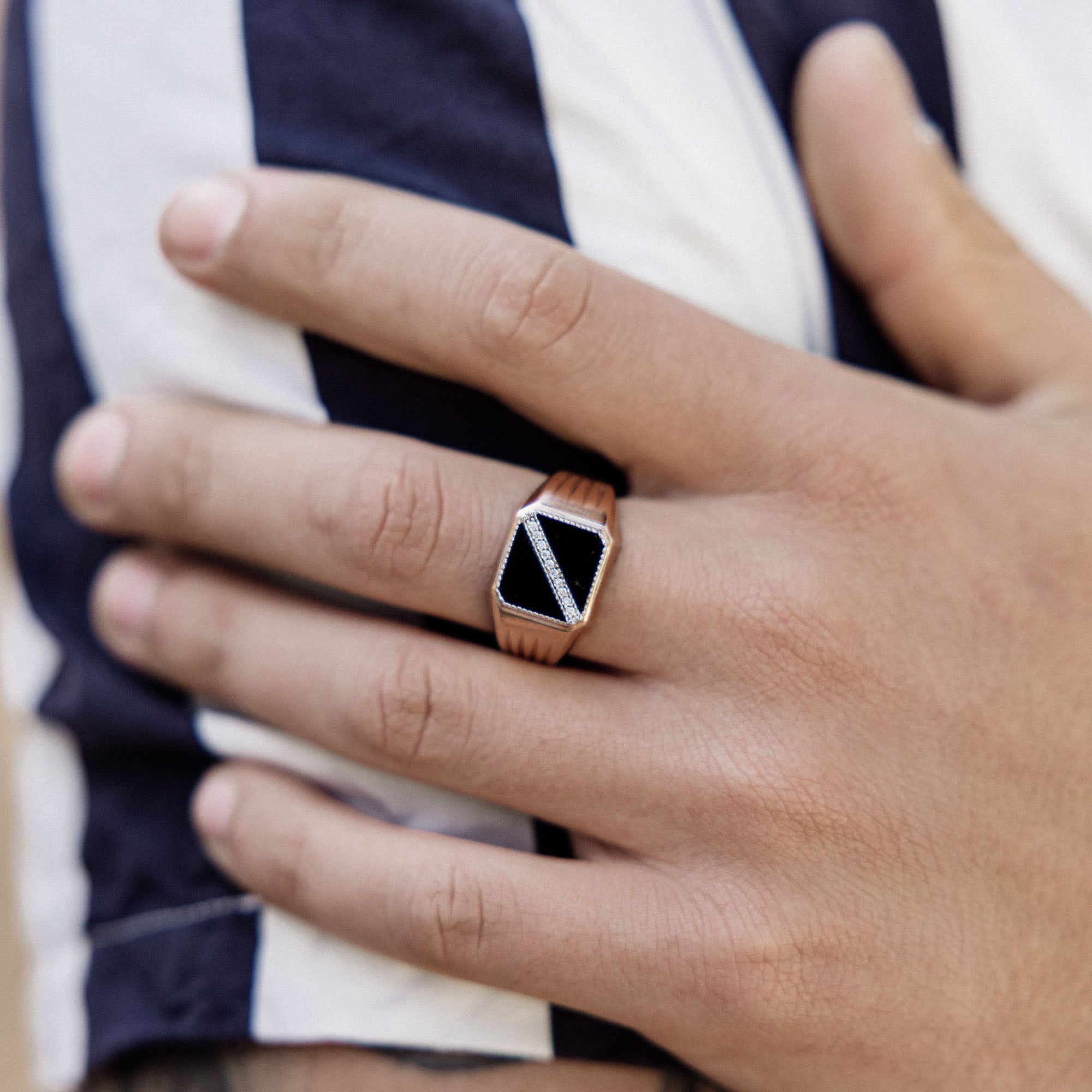 Herrenring mit Onix und Zirkonia 3