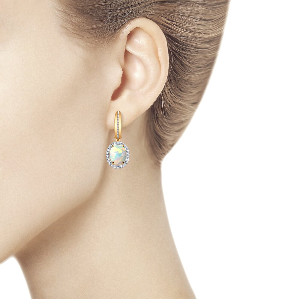 Ohrhänger mit Opal und Brillanten