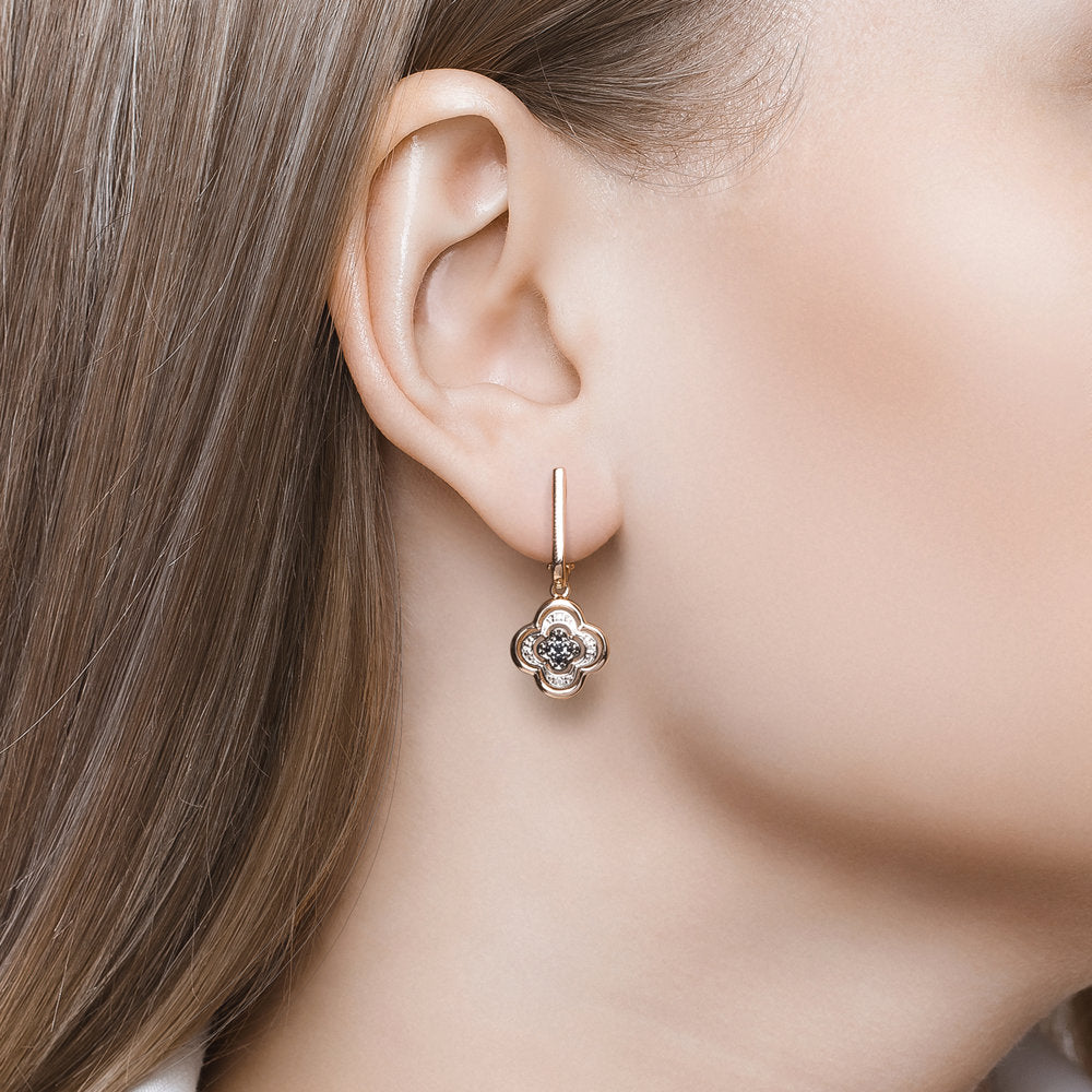 Ohrhänger Blume mit farblosen und schwarzen Brillanten 2