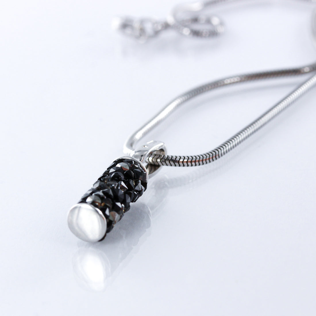 Anhänger mit schwarzen Kristallen Swarovski