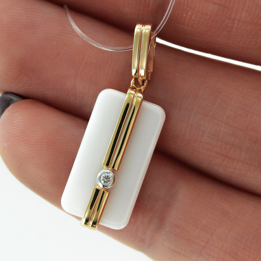 Anhänger aus weißen Keramik mit Brillanten