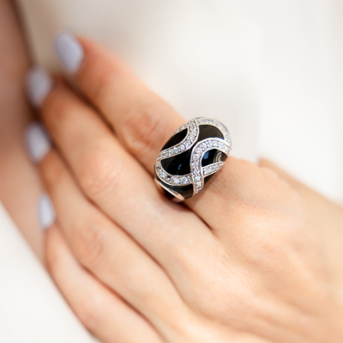 Damenring mit Onyx und Zirkonia 2